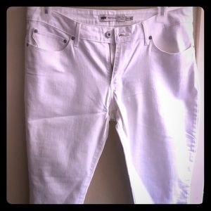 Women’s Levi jeans